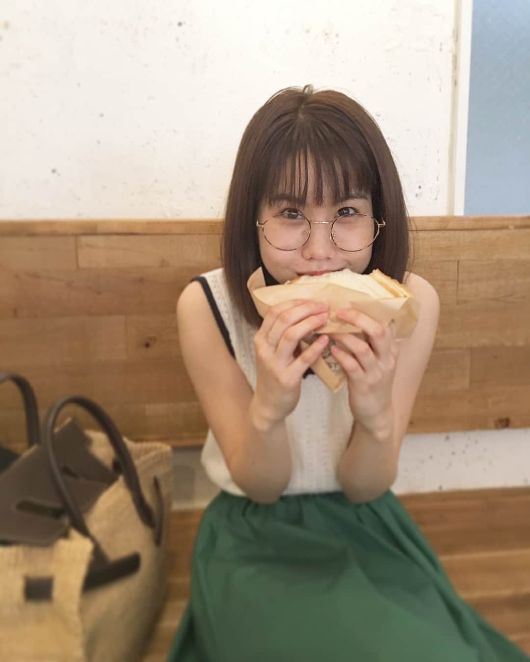 瀬沢夏美のインスタグラム：「何事も本気でやる！！全て、全力で！ 今この瞬間から👍👍👍👍👍食べることが毎日の楽しみ。食べたい。結構な大食い😊写真は前の続き。 #食べることが何よりも好き#tokyo#東京#cafe#lattest#珈琲#Instagram#ootd#インスタ#follow#thankyou💓」