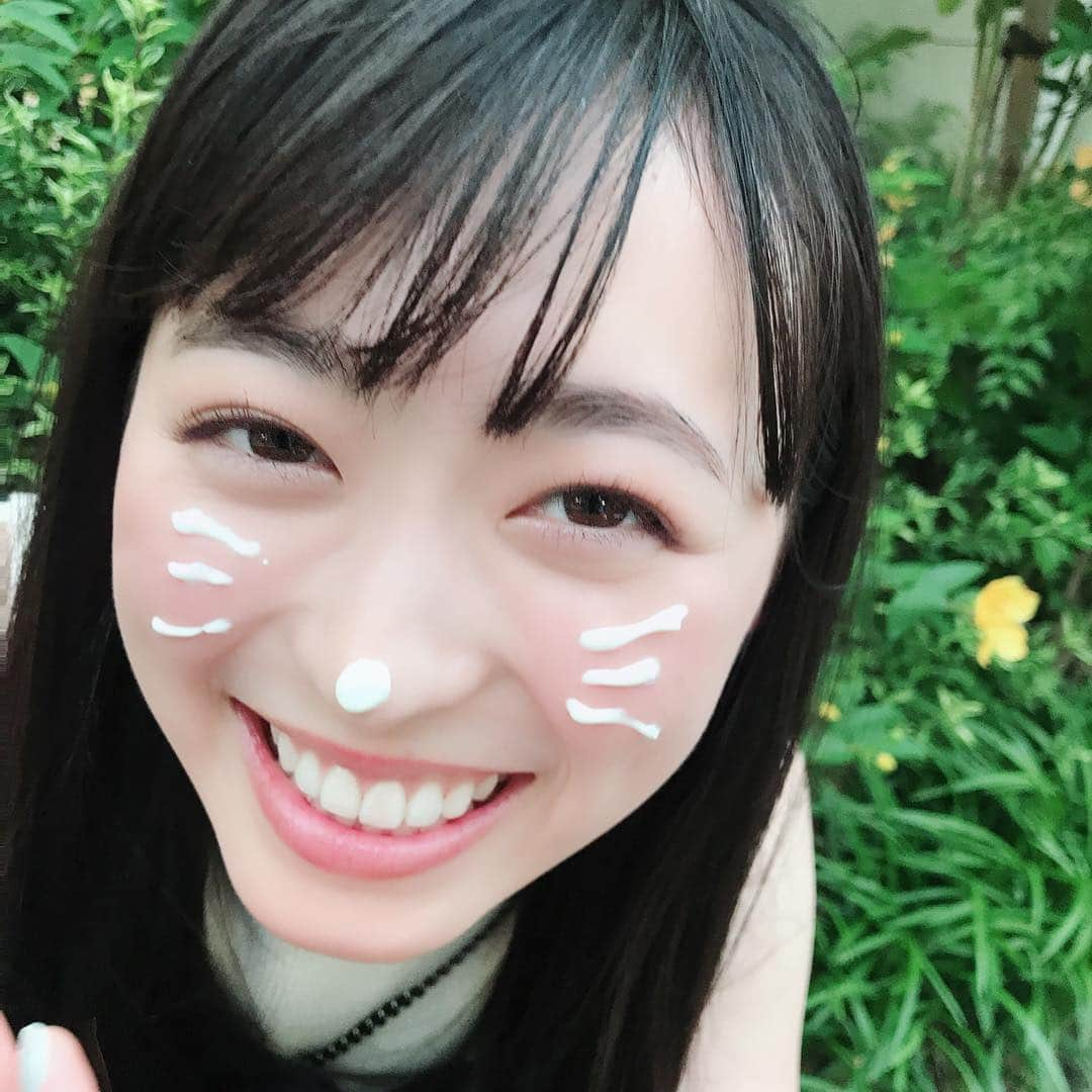 福原遥さんのインスタグラム写真 - (福原遥Instagram)「☺︎ 日焼け止め遊び。笑 是非みんなもやってみて🤩 #日焼け止めあんまり好きじゃないって言ったら塗られちゃった #でも絶対塗った方がいいね #VoCE」5月22日 20時26分 - haruka.f.official