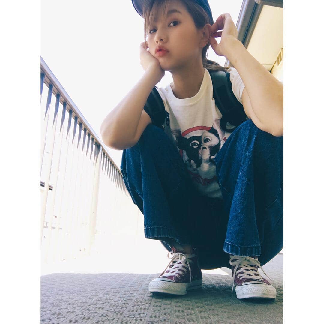 松本さゆきのインスタグラム：「, #ギズモ #グレムリン #ut #ユニクロ  実は、、、もう1枚買ってたUT。 そして2度目の裏切りは水を浴びると分裂して増える奴。」