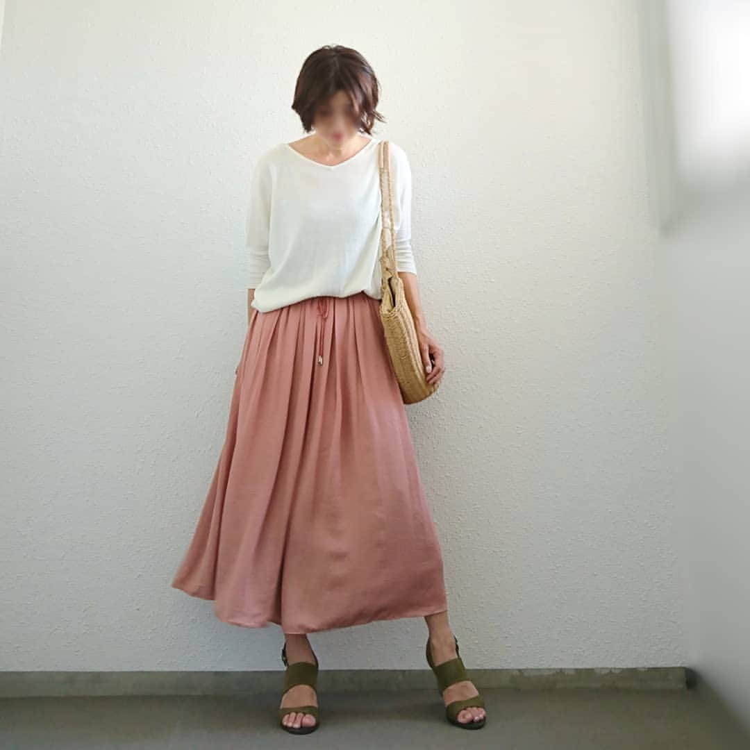 naoyou2006さんのインスタグラム写真 - (naoyou2006Instagram)「. . white×pink coordinate . 日差しが一段と強くなって きたので飲む日焼け止めと クリームでダブルガード😎✨ . . #instacode#coordinate#outfit #instafashion#boujeloud #instagood#ponte_fashion #Instagrammy #mineby3mootd #kaumo#kaumo_fashion #ママ雑誌sakura #locari#KURASHIRU #snapgram_jp#ootd_kob #スナップミー#blisspoint #funny_company_plus」5月22日 22時25分 - naoyou2006