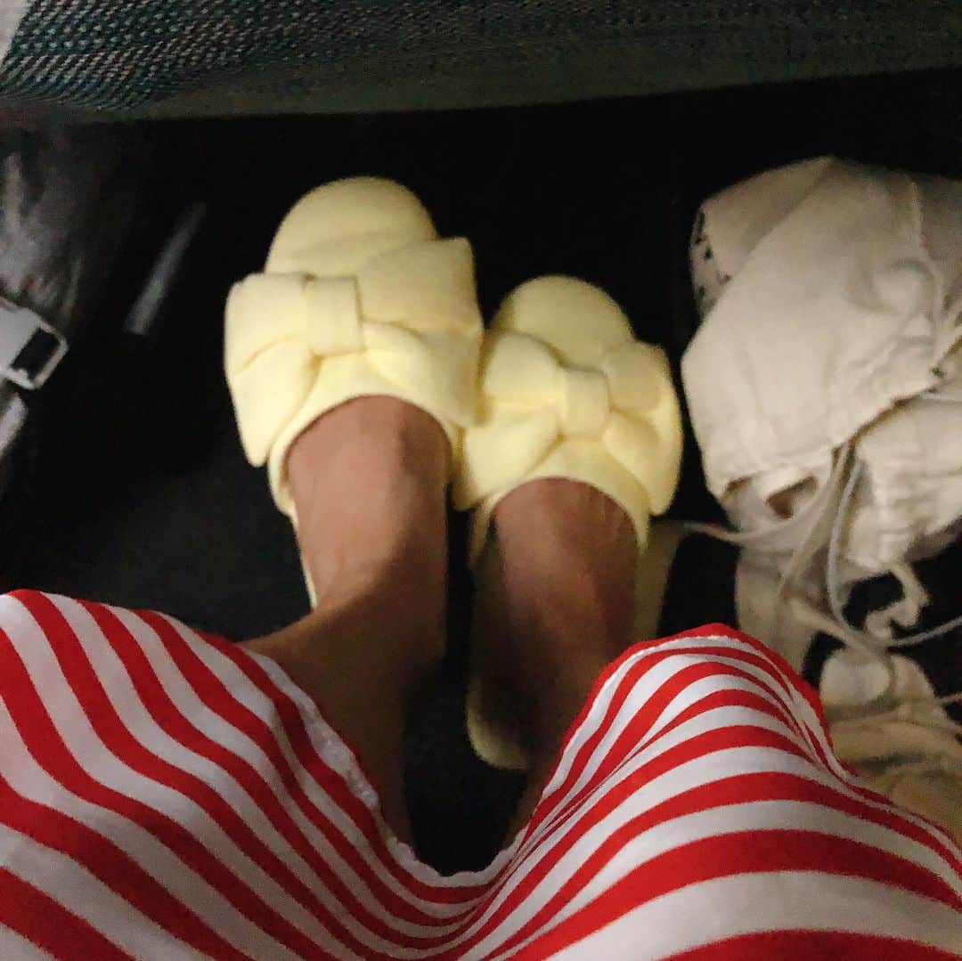郭圈圈さんのインスタグラム写真 - (郭圈圈Instagram)「算了一下～發現我穿 @kanaiiboom 家的睡衣四、五年了！超忠實😍連上飛機都帶了眼罩跟拖鞋💛最近他們家出了超多不同風格的睡衣～超欠逛☺️ . . . . #pajamas#kanaiiboom#pajama#japanesepajama#leainhongkong」5月22日 23時27分 - helloiamlea