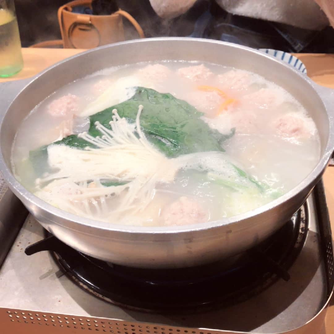 けちょんさんのインスタグラム写真 - (けちょんInstagram)「福岡で友だちとパフェと水炊き食べたのでした(∩・⊿・∩)美味しすぎて大変だった🤚🏻 #大名パフェフルーツプラネット #水炊きいろは」5月23日 14時43分 - ke_chon