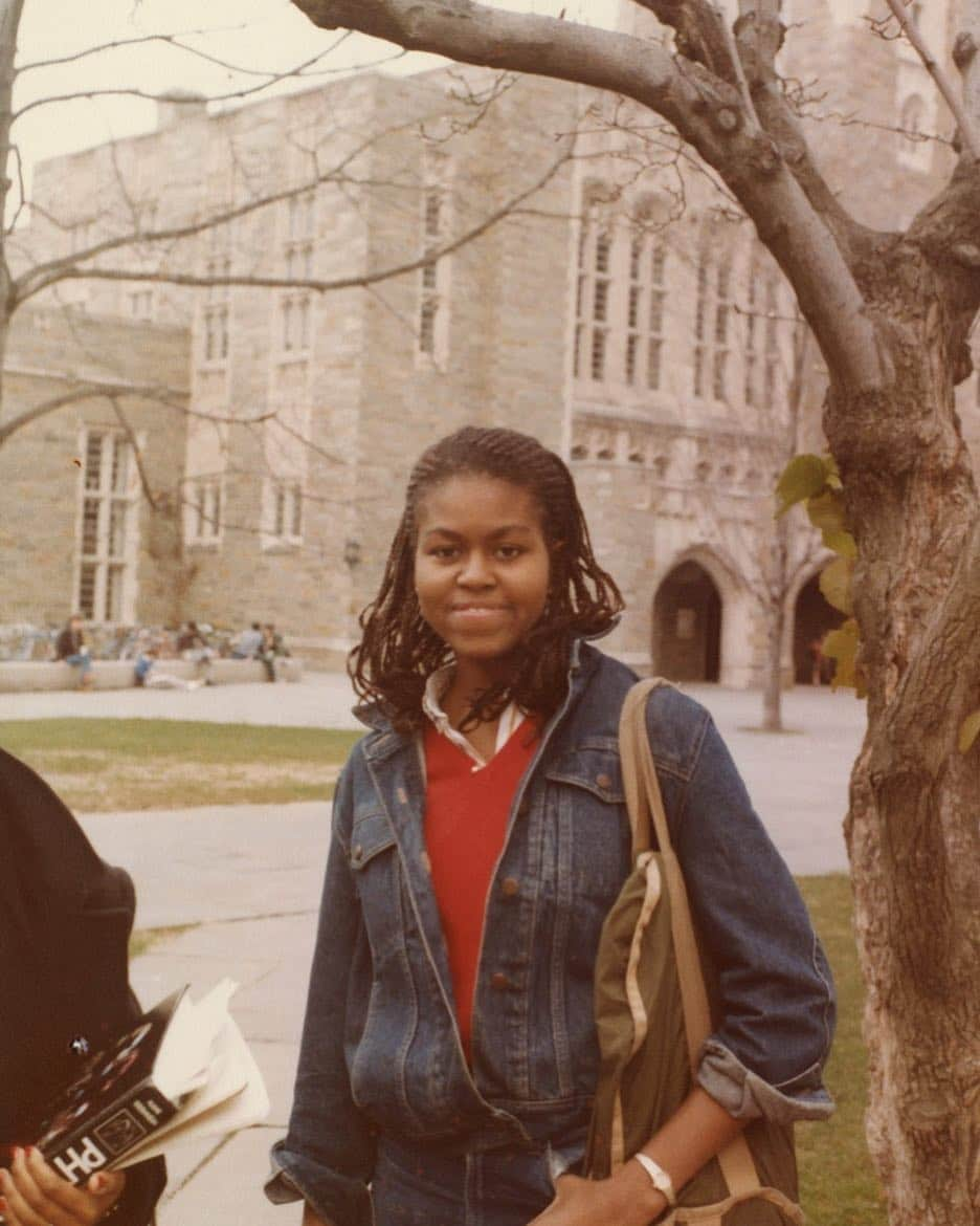 ミシェル・オバマさんのインスタグラム写真 - (ミシェル・オバマInstagram)「This is me at Princeton in the early 1980s. I know that being a first-generation college student can be scary, because it was scary for me. I was black and from a working-class neighborhood in Chicago, while Princeton’s student body was generally white and well-to-do. I’d never stood out in a crowd or a classroom because of the color of my skin before. But I found close friends and a mentor who gave me the confidence to be myself. Going to college is hard work, but every day I meet people whose lives have been profoundly changed by education, just as mine was. My advice to students is to be brave and stay with it. Congratulations to the Class of 2018! #ReachHigher」5月23日 6時09分 - michelleobama