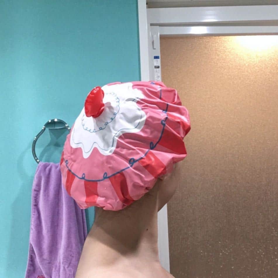 オクヒラテツコ（ぺこ）さんのインスタグラム写真 - (オクヒラテツコ（ぺこ）Instagram)「Cupcake Shower cap🍒Present from Peco girl❤️」5月23日 22時57分 - pecotecooo