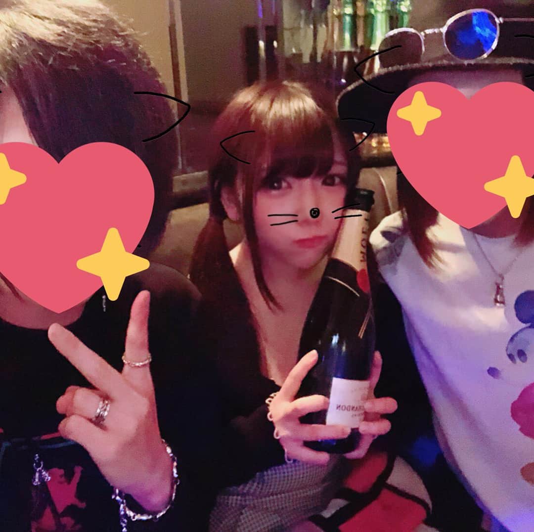 愛須心亜のインスタグラム：「今は歌舞伎のbarで働いてます！ 今月のお休みは14.15.23日で、そこ以外は出勤しています。 【Bar K】 東京都新宿区歌舞伎町1-9-1 ヒサコービル 3F 営業時間:0:00～6:00 ※来て下さる方は日程、時間、人数をこちらのアカウントにメッセージしてください！  ぜひ、一緒にお酒飲みましょう♪」