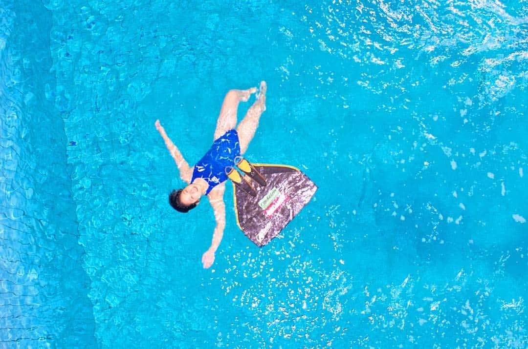 藤巻紗月さんのインスタグラム写真 - (藤巻紗月Instagram)「🐬🐠💧🐳🐟💧🐋💧 ぷかーーーん。 水が好き。 泳ぐのが好き。 フィンスイミングが好き。 #フィン履かないんかい #finswimming#swimming#pool#water#blue#koz#rocketfin」5月23日 16時19分 - satsuki_48fuj