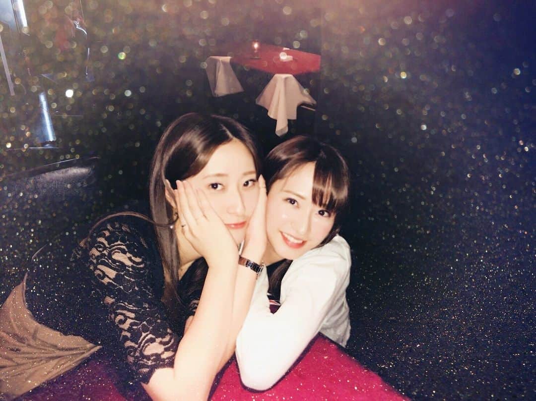 梅本静香さんのインスタグラム写真 - (梅本静香Instagram)「今日、25歳を迎えました。﻿ とてもあっという間な気がするけど﻿ これから先も凄く楽しみ！﻿ 誕生日の日はいつも以上に更に幸せを感じます☺️﻿ 毎年恒例の家族たちとも過ごせて幸せ😆﻿ 皆さんいつもコメントくれたり支えてくれて、本当にありがとうございます。﻿ ﻿ #birthday #happybirthday  #happy」5月23日 21時21分 - shizuka0523xx