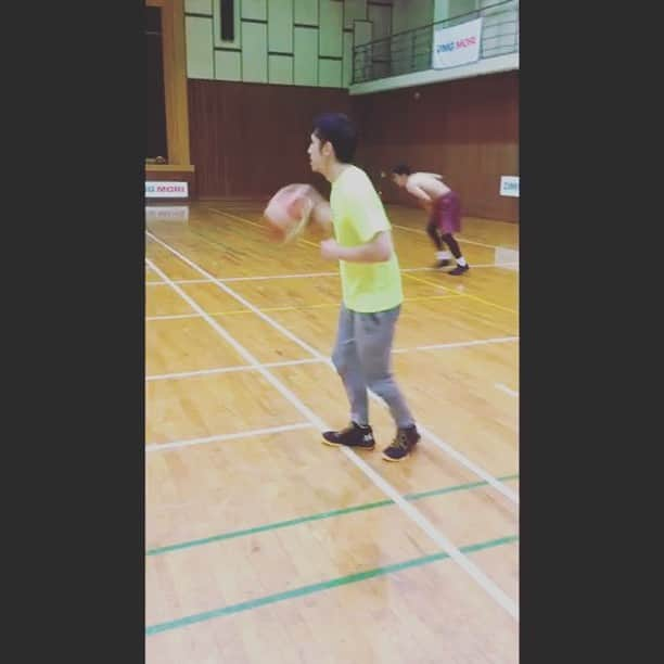 仲西淳のインスタグラム：「#FreeStyle of the day  Trying to get my handles back🏀  少しずつJ-Walkしていきましょうか  #君のスキルを最高レベルへ  #AGame #SkillsTrainer #handles  #Hoop #bleague #freestyle」