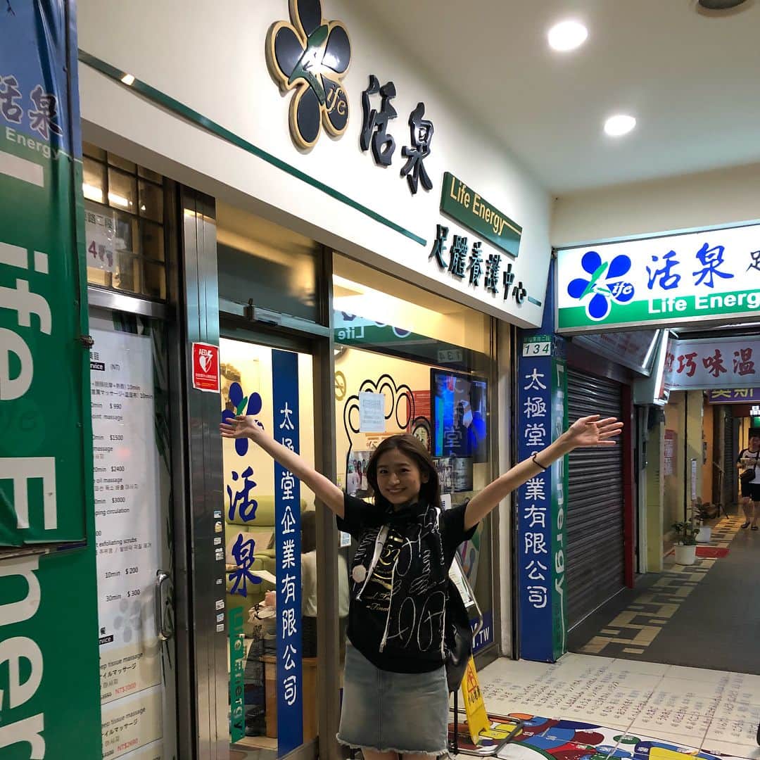 上野優花さんのインスタグラム写真 - (上野優花Instagram)「しばらく台湾投稿続きます🙇🏻‍♀️ ライブが終わって向かったのは、足ツボマッサージ💆🏻‍♀️ 2年前の旅行の際に気に入って、再訪しました🌟 お決まりであろう、かなり痛いツボを押されて悶える2枚目の私たち。w（👉スワイプしてね） #活泉足體養身世界 #足ツボマッサージ #台湾女子旅  #アナタタベスギネ と #ツボでバレる #優花台湾  #優希優花」5月24日 8時57分 - yuka_ueno89