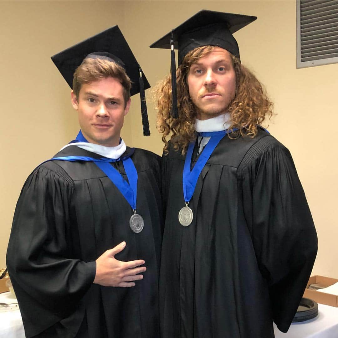 アダム・ディバインさんのインスタグラム写真 - (アダム・ディバインInstagram)「@blakeanderson and myself are being inducted into the @orangecoastcollege HALL OF FAME. We made it! Thanks OCC!!」5月24日 9時16分 - adamdevine