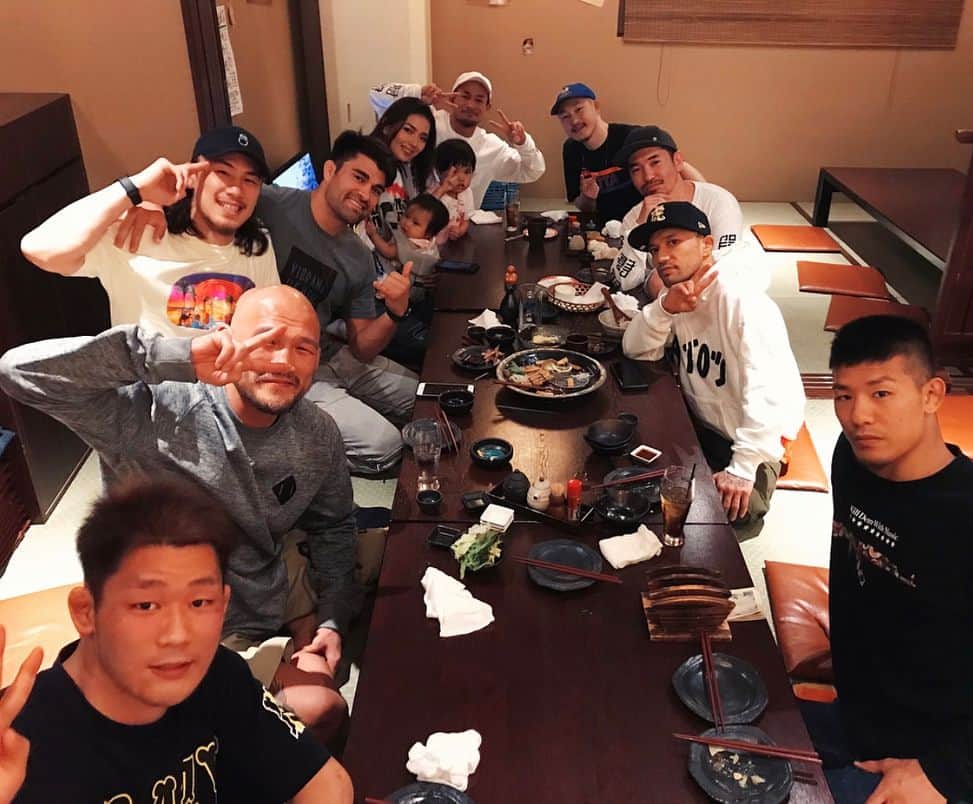 山本”KID”徳郁のインスタグラム：「昨日はアリエル @tarzancr が帰国するためみんなで送迎会。 久しぶりにみんなで飯👍最高だった！！ see you soon bro🤙」
