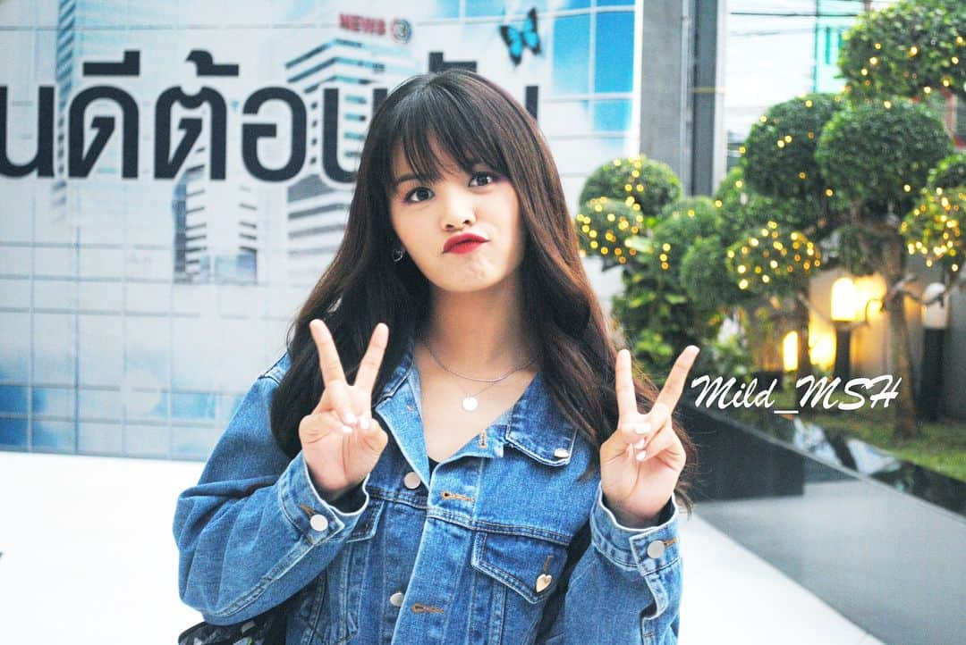 ソンのインスタグラム：「180521 SORN CLC in Maleenont Tower #CLC1stTriptoThailand #welcomeclctothailand #CLC #씨엘씨 #ซีเเอลซี #SORN #손 #สร」