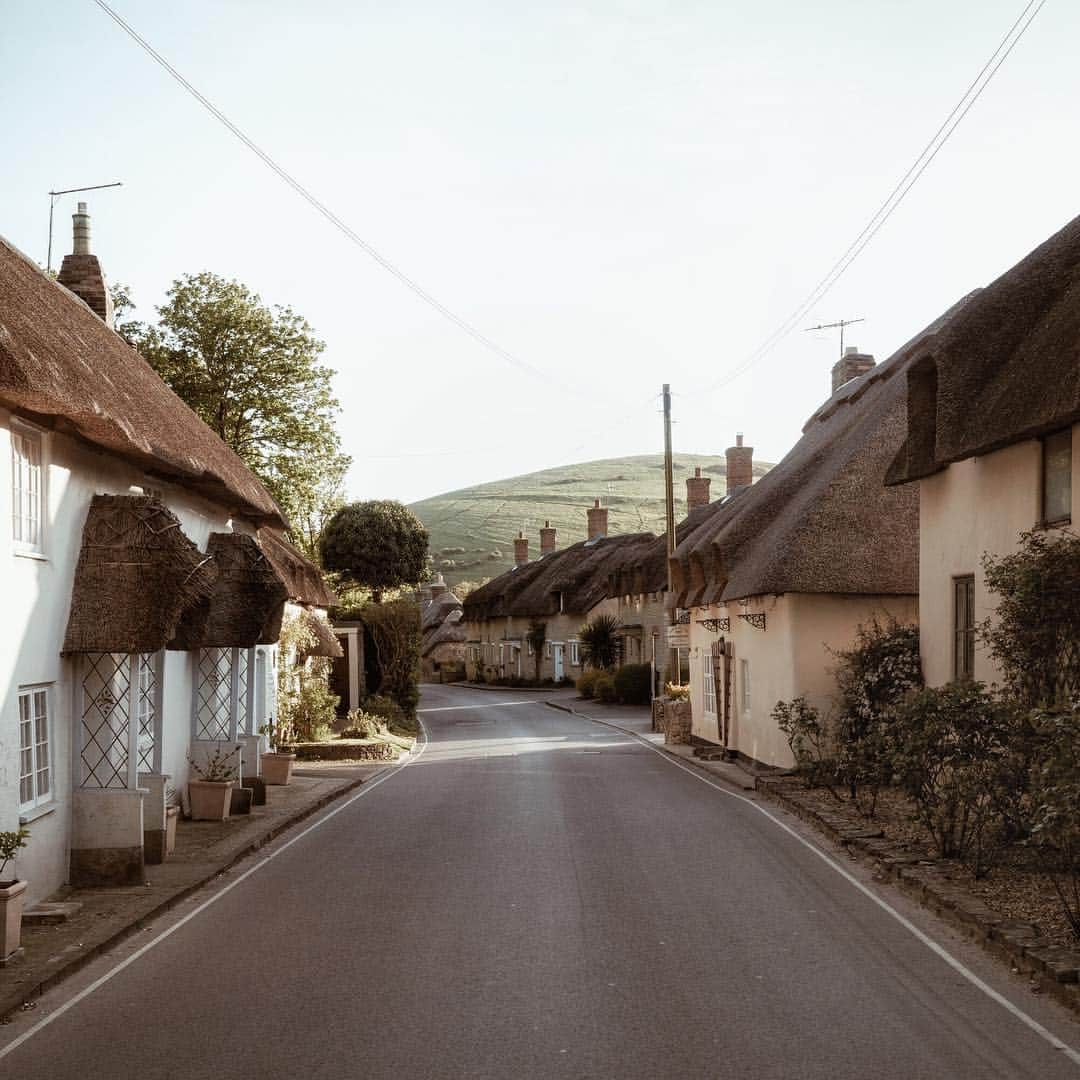 adamのインスタグラム：「travelled back into time for a great day out near Wool the other day w/ @sw_railway #thejourneystartshere #ad」