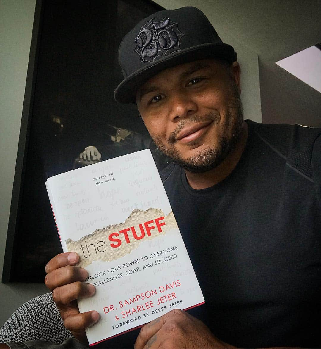 アンドリュー・ジョーンズのインスタグラム：「Excited to share that my friend @sjeter2 and co-author @drsampsondavis have an inspiring new book out! #TheStuff by @jeterpublishing teaches us how to overcome challenges, survive & thrive! @thestuffmovement」