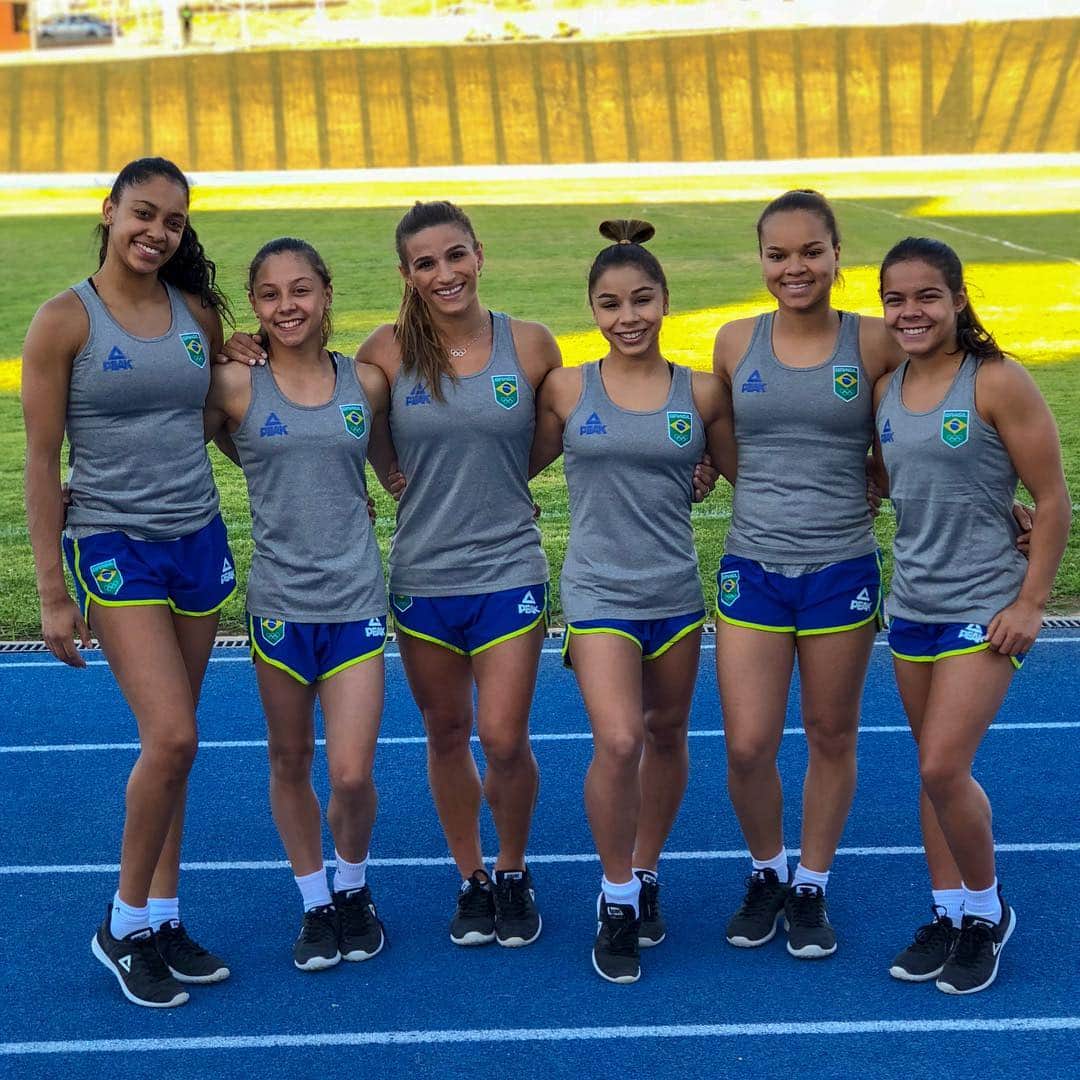 ジャジ・バルボサのインスタグラム：「#timebrasil🇧🇷 #sulamericanobolivia2018 💙💛💚」