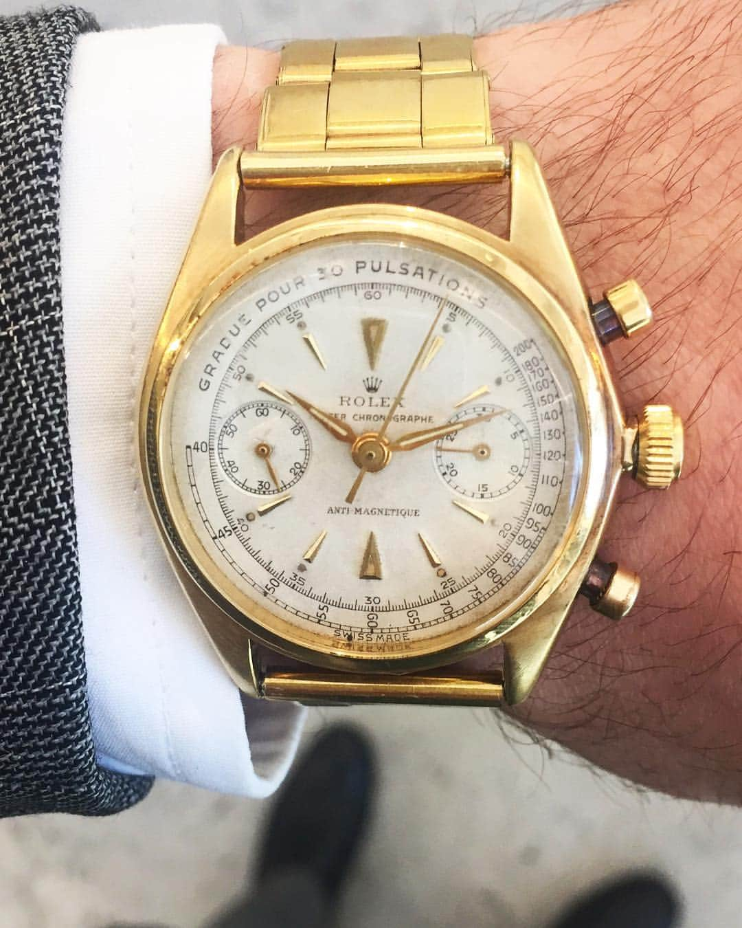 サザビーズさんのインスタグラム写真 - (サザビーズInstagram)「From our new handle @SothebysWatches comes this beauty, a #Rolex Rare #YellowGold Anti Magnetic #Chronograph #Wristwatch with Pulsations Dial and Bracelet. Ref 4500, also known as the Monobloc, from circa 1946 is special for a number of reasons. First, it is one of very few Oyster chronograph models to feature only two subsidiary dials – for constant seconds and 30 minute register. Secondly, this gorgeous watch has a pulsations scale, used by medical professional to count the exact number of heart beats per minute. ❤️ Does it make your heart skip a beat? Learn more on Sothebys.com ahead of #SothebysWatches auction on 24 May at 1:30pm EST in #NYC.  #watchesofinstagram #watchart #watch #montre #hautehorlogerie #lovewatches #womw #watchaddict #watchporn #luxurywatch #watchgeek #watchmania #watchcollector #hodinkee #watchfam #watchesbysjx」5月24日 7時56分 - sothebys