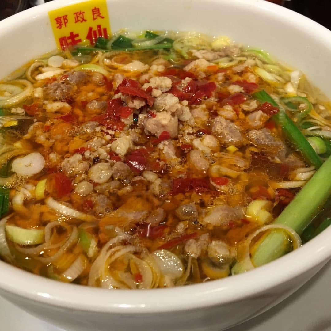 松本誠治のインスタグラム：「‪今日は神田なので、味仙を。台湾ラーメンの塩って初めて！名古屋にもあるのかな？あとは半チャーハン。今度、味噌もチャレンジしたいし、イタリアンにもチャレンジしたい。‬」