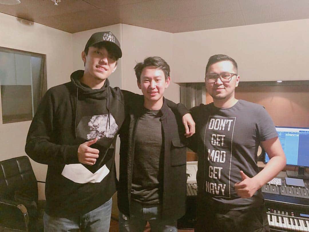 デニス・テンのインスタグラム：「Dake, tugan kuninmen! 🎉🎂🎊」