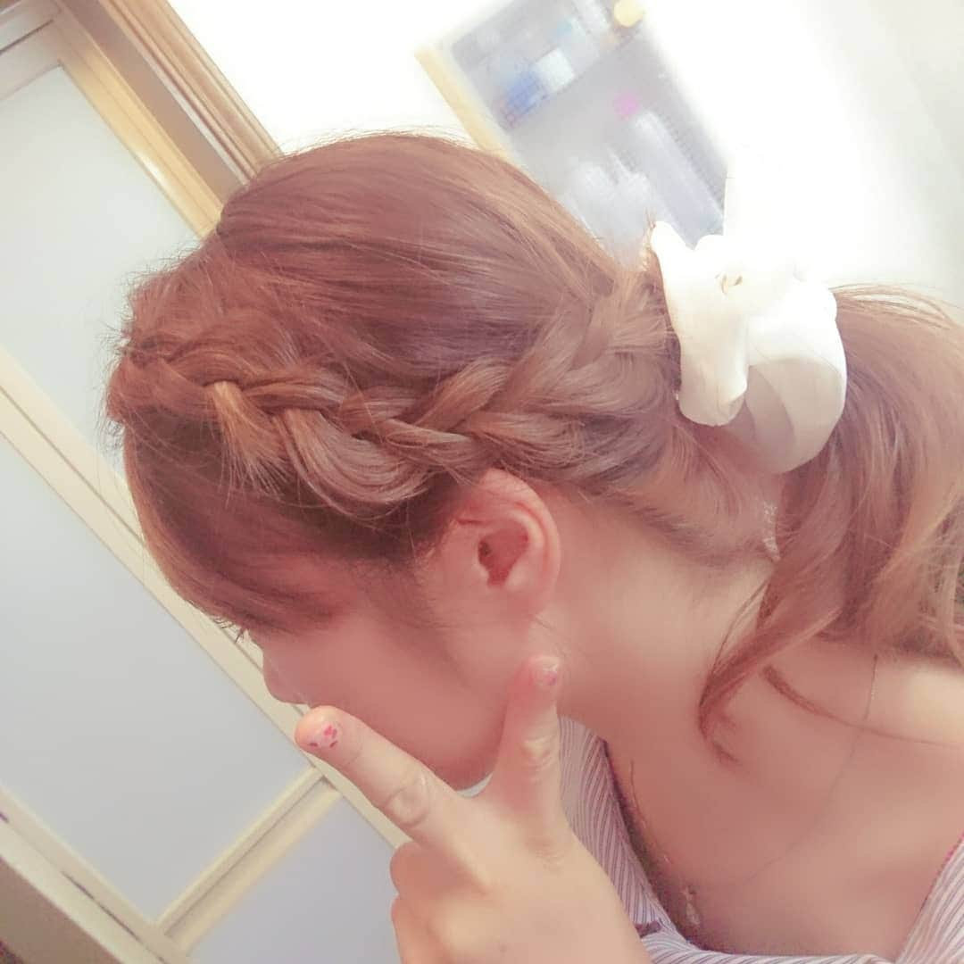 黒木優子さんのインスタグラム写真 - (黒木優子Instagram)「先日買ったhair道具で遊び中➰❤️ 色んな髪型にアレンジ🌟 女の子って色んな髪型できて楽しい➰✨ ん?私も一応女の子ですからね(＃￣З￣)笑 いぃ髪型あったら教えて下さい❤️ #色んな髪型 #一応女の子よ私も」5月24日 13時17分 - yuko.kuroki