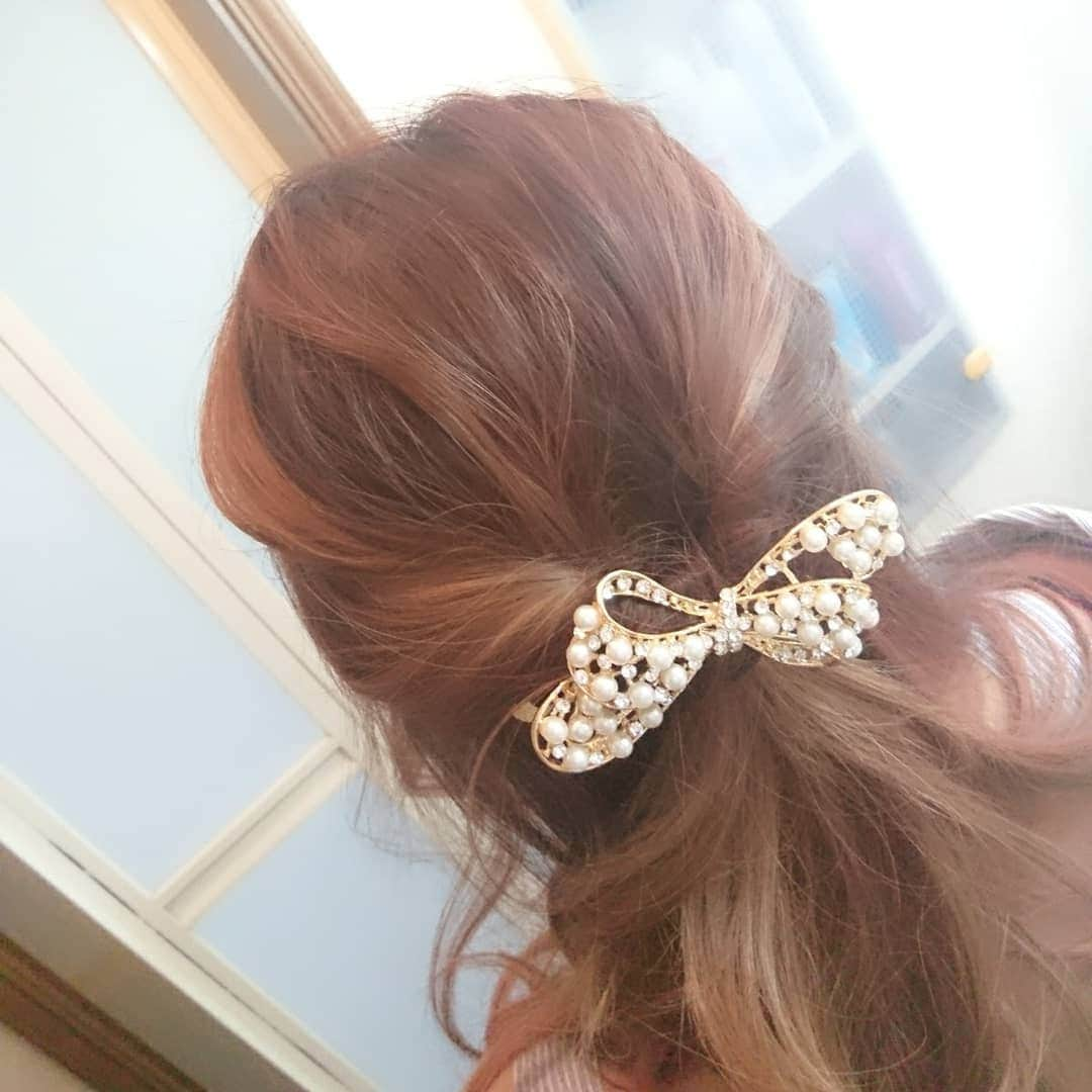 黒木優子さんのインスタグラム写真 - (黒木優子Instagram)「先日買ったhair道具で遊び中➰❤️ 色んな髪型にアレンジ🌟 女の子って色んな髪型できて楽しい➰✨ ん?私も一応女の子ですからね(＃￣З￣)笑 いぃ髪型あったら教えて下さい❤️ #色んな髪型 #一応女の子よ私も」5月24日 13時17分 - yuko.kuroki