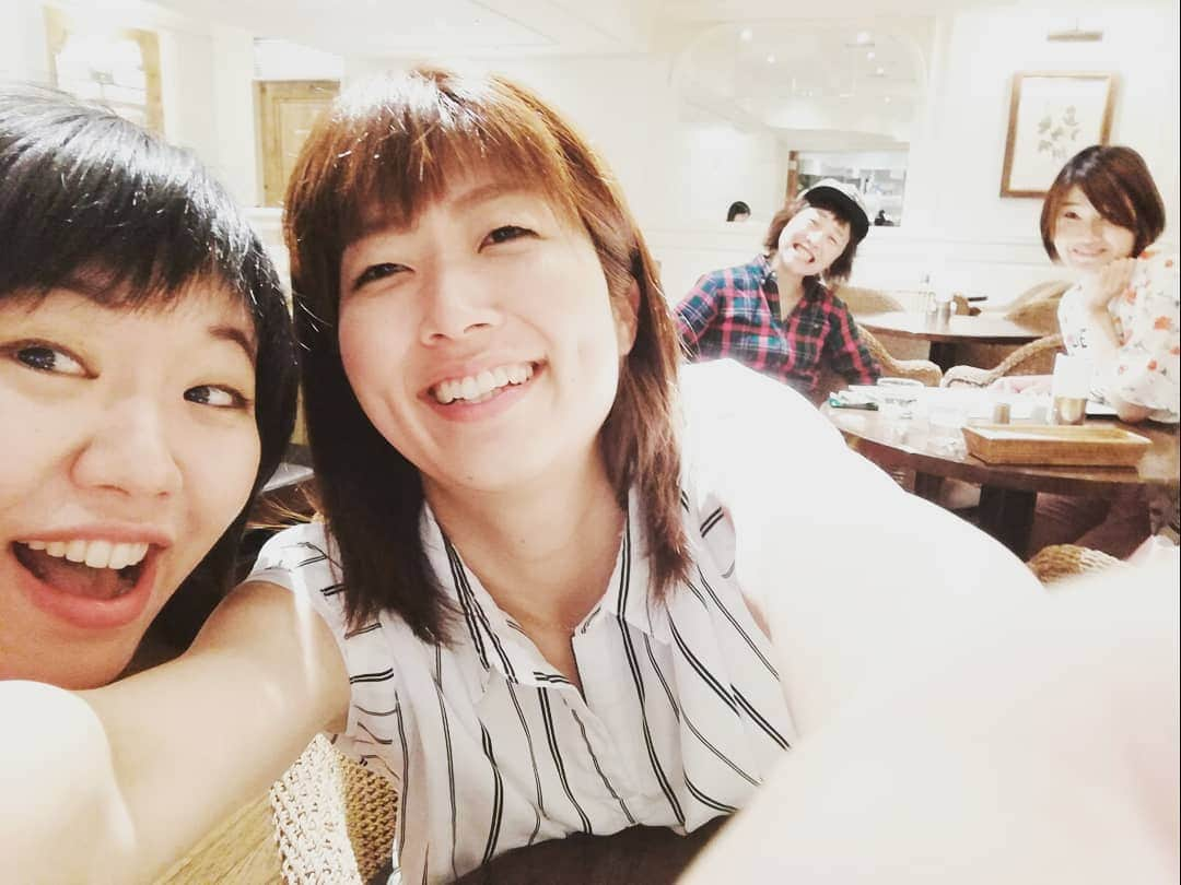 村田千鶴さんのインスタグラム写真 - (村田千鶴Instagram)「摂さんとランチ . ホテル出て別行動しとったのに相方と遭遇 小出にも会えたけん結果HAPPY⤴⤴ . . #このみ #村田千鶴 #おぎたともこ #なかむら摂 #小出真保 #ランチ #新宿 #HARBS . . #広島 ×2 #長野 ×2」5月24日 15時07分 - muratachizuru