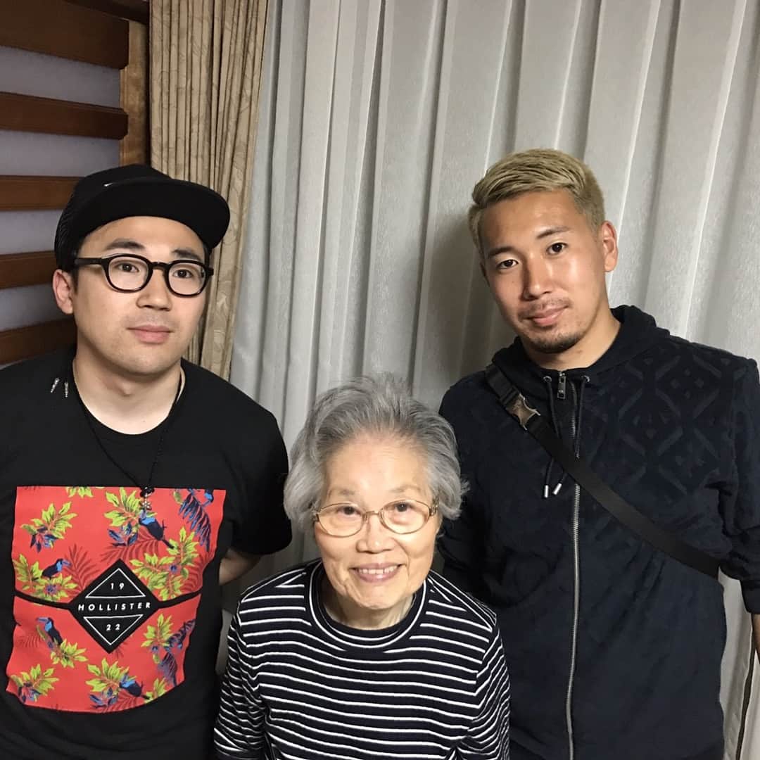 福森晃斗さんのインスタグラム写真 福森晃斗instagram 連休のため帰省中 祖母は元気そうで良かった 隣にいるのは兄です笑 似てるかな ちなみに祖母にはよく兄の名前で呼ばれます 笑 5月24日 16時11分 Akito F