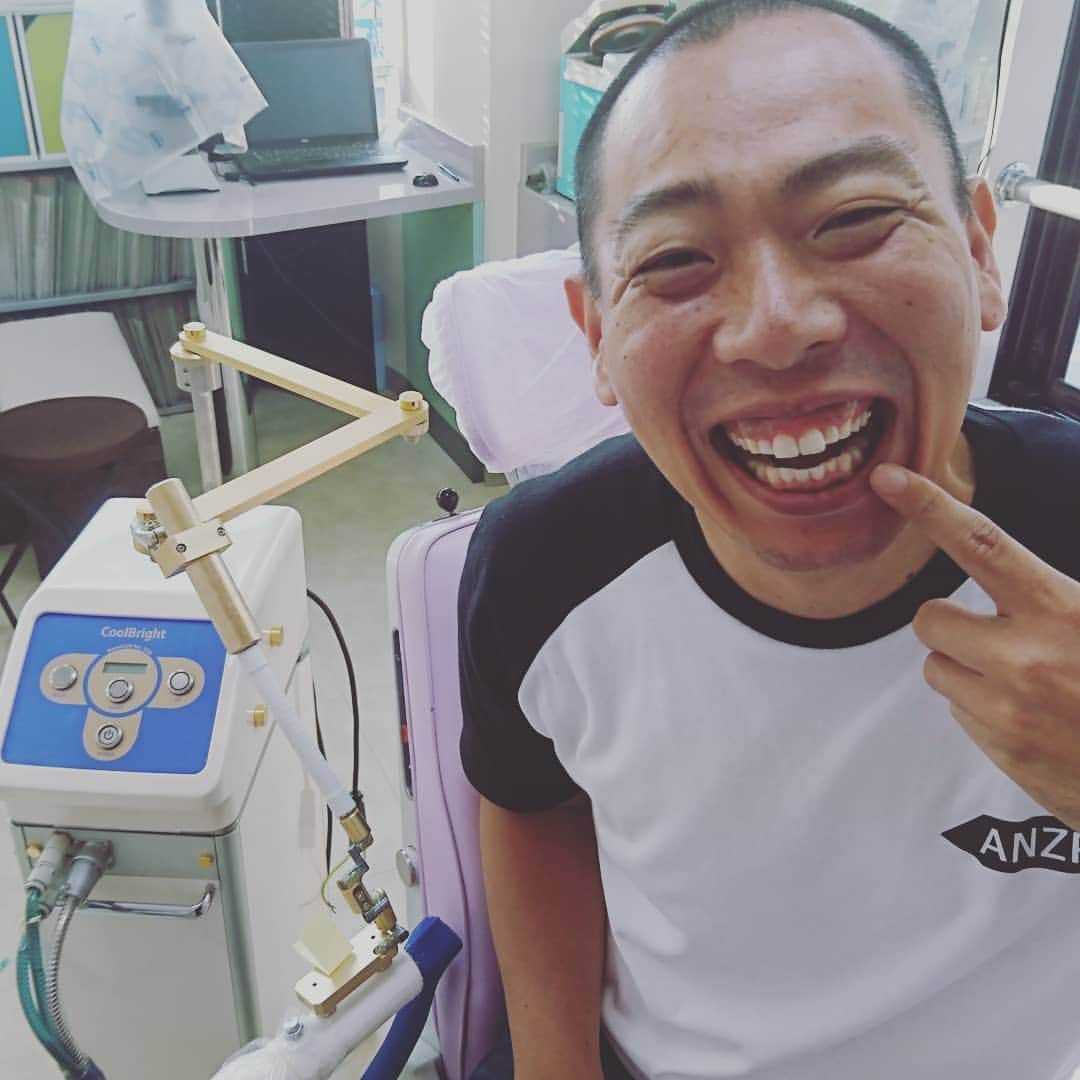 松本康太さんのインスタグラム写真 - (松本康太Instagram)「ホワイトニングしちゃいました♪これで女子力アップップ＼(^o^)／！ #女子力 #ホワイトニング #いしはま歯科クリニック #緊張 でも#寝てる間に #終わってた #埼玉 #レギュラー松本 #あるある探検隊」5月24日 17時18分 - aruarutankentai.matsumoto