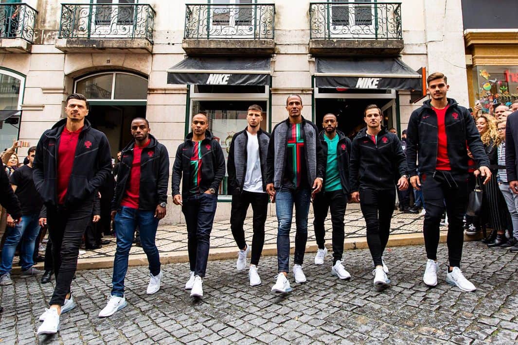 ジョアン・マリオさんのインスタグラム写真 - (ジョアン・マリオInstagram)「Preparados 🌍. Obrigado a todos que estiveram a apoiar-nos hoje na @Nike Chiado em Lisboa 🇵🇹 -- #NikeFootball #Portugal #Nike  TAG: @Nikefootball @Portugal」5月25日 3時44分 - joaomario