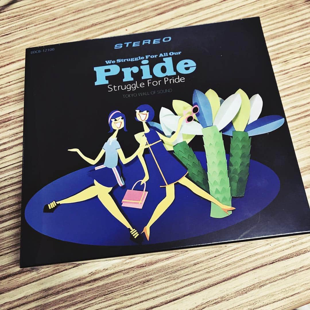 有泉智子さんのインスタグラム写真 - (有泉智子Instagram)「昨日遂に発売されたSTRUGGLE FOR PRIDEのニューアルバム『WE STRUGGLE FOR ALL OUR PRIDE.』。2009年のEP『CUT YOUR THROAT.』タイミング以来、9年近くぶりにインタビューしました。今里さんとお会いして話すのも本当に超久々だったけど、まったく変わらず素敵だった。一瞬時間が巻き戻ったかのように感じたけど、でも確実に時は流れ、そして今この2018年のリアルな音楽としてSFPが存在し、再び新作を鳴らしていることに心からの喜びと興奮を覚える。アルバムめちゃくちゃ最高です。記事はもちろんMUSICA次号に掲載します。」5月24日 20時58分 - tomoko_ary