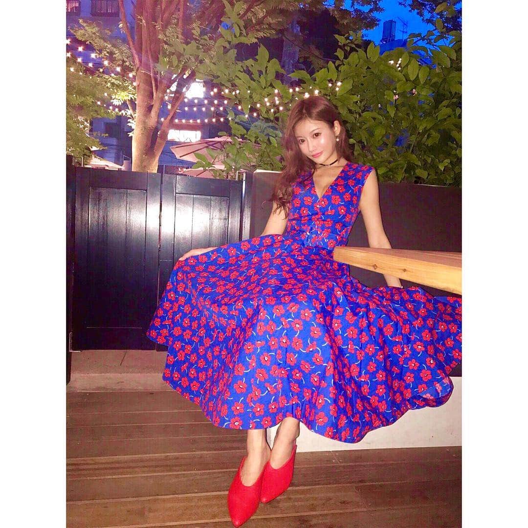 明日花キララのインスタグラム：「暑くてすぐテカテカ🧖🏻‍♀️」