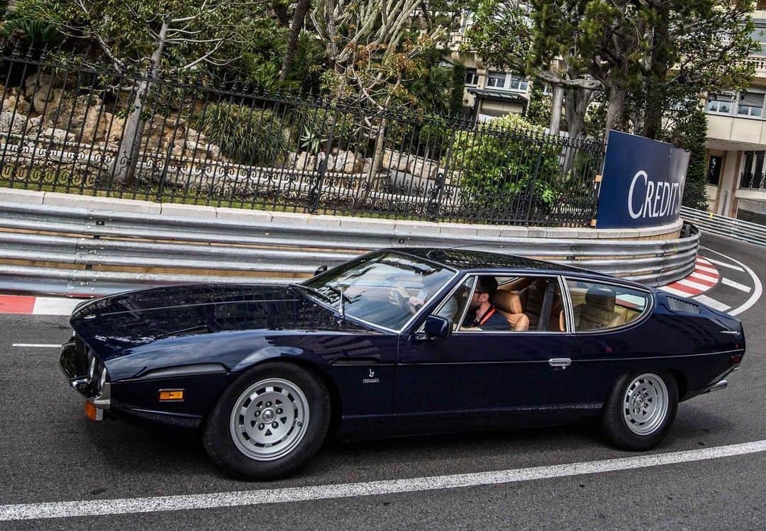 ランボルギーニのインスタグラム：「Lamborghini Espada: 50 years of greatness. Discover this classic Lamborghini icon, through the eyes of Mitja Borkert, Head of Design at our Centro Stile on lam.bo/espada50. #Lamborghini #Espada #TBT #ThrowbackThursday」