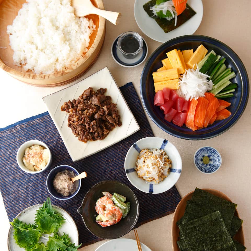 BETTER HOMEさんのインスタグラム写真 - (BETTER HOMEInstagram)「週末の献立に迷ったら、手巻きずしも楽しいかも！好きな具を包んで色々な味が楽しめます☺️ #ベターホーム#料理教室#献立#手巻き寿司」5月25日 12時01分 - betterhome_jp