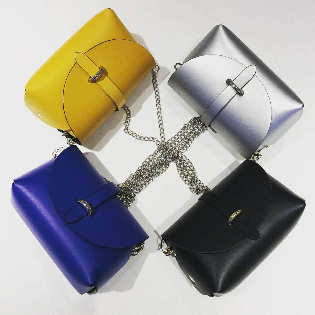 SUPERIOR CLOSET代官山路面のインスタグラム：「* ポシェットバッグ大流行中 * #umbertofarina1970#small#bag#バッグ#pochette#ポシェット#madeinitaly#italy#leather#レザー#colorful#yellow#blue#black#silver#superiorcloset#daikanyama#代官山#tokyo#東京#japan#japon#日本#womensfashion#fashion#ファッション#elegant#casual#セレクトショップ」