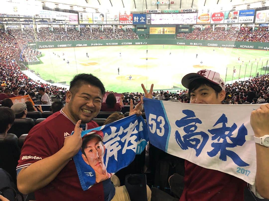 桃紅茶のインスタグラム：「毎年お誘いいただき本当にありがたい♪交流戦も応援行くぜー！ #楽天イーグルス#わしほー#一年ぶりのドーム#またスタジアムで歌いたい#始球式もぜひ#シクラメン#カミセン」