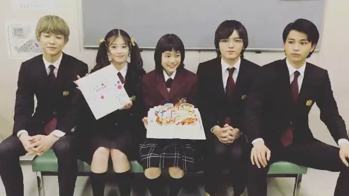 TBS「花のち晴れ〜花男 Next Season〜」のインスタグラム：「一昨日は、神楽木の 人生に一度の、とても大切な日。 天馬くんとメグリンはいられなかったけど、 残りのみんなでお祝いをさせてもらって サプライズ大成功でした😆 素敵な一日になって、なんだか、 私まで幸せな気持ちをもらっちゃった。 神楽木ー！頑張れ！ みんな、応援しているよ！！ 本当におめでとう。ございます🎉 #音グラム  #花晴れ」
