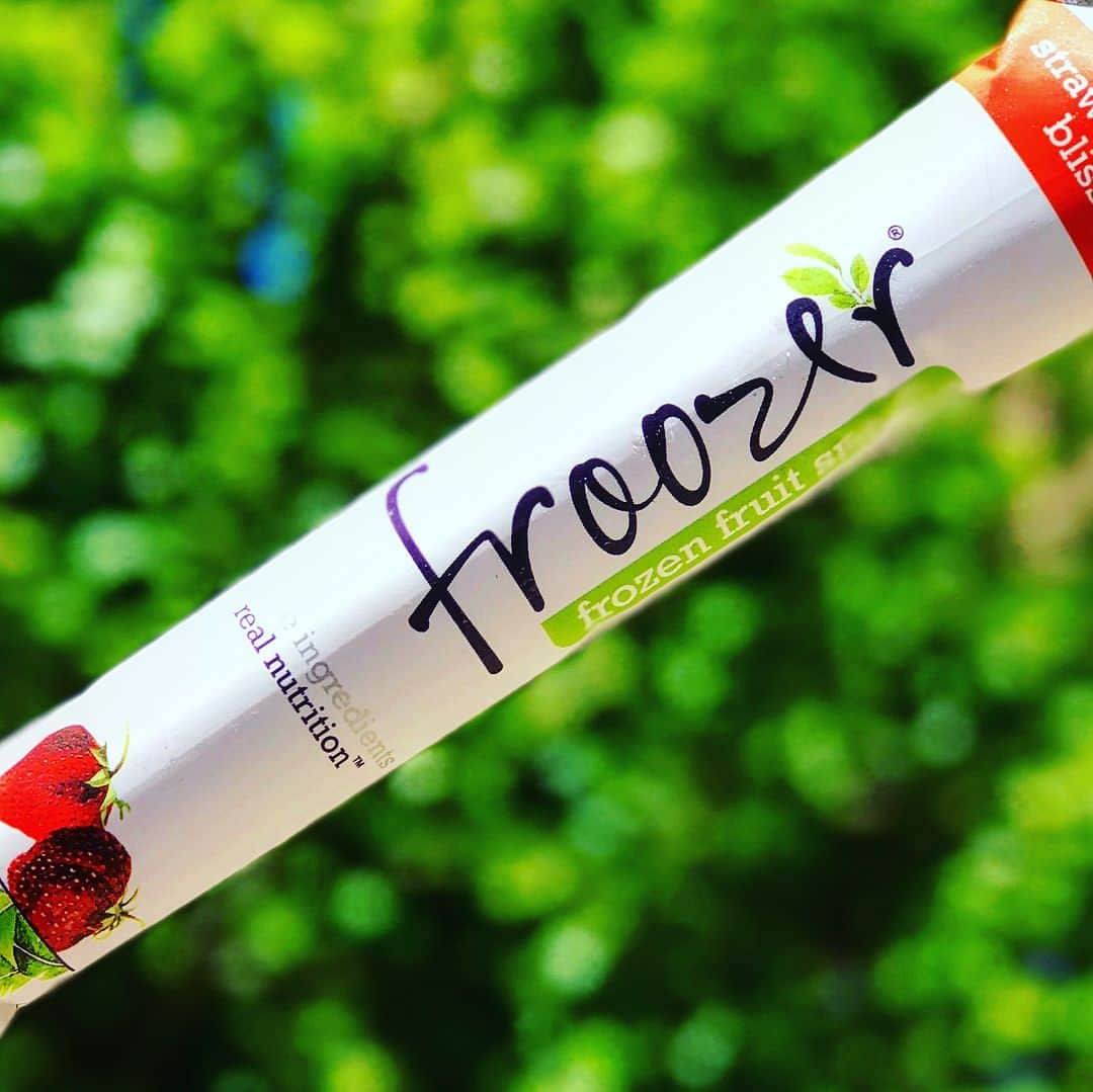 ジェイソン・ブラウンさんのインスタグラム写真 - (ジェイソン・ブラウンInstagram)「A perfect snack for a perfect day! #Froozer #FroozerCrew #Maxletics ☀️😋🍓😋☀️」5月25日 8時13分 - jasonbskates