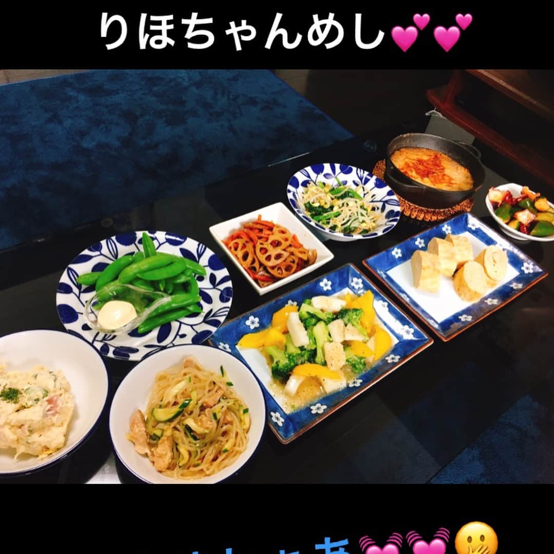 間宮梨花さんのインスタグラム写真 - (間宮梨花Instagram)「こなつくんがもってきた、カニくんで我が家でカニ鍋😍❤️カニのだしがきいててめちゃうまかた😊💕💕 あと、相変わらずご近所のりほくんちで王子とらぶらぶぅ😛😛💕💕りほめし安定の美味さ❤️❤️❤️❤️ #こなつくん #りほくん #王子くん #友達と外でのまなくなったな笑 #だいたいうちによぶか #りかがりほんちいくか」5月25日 10時22分 - rika_aizawa0329