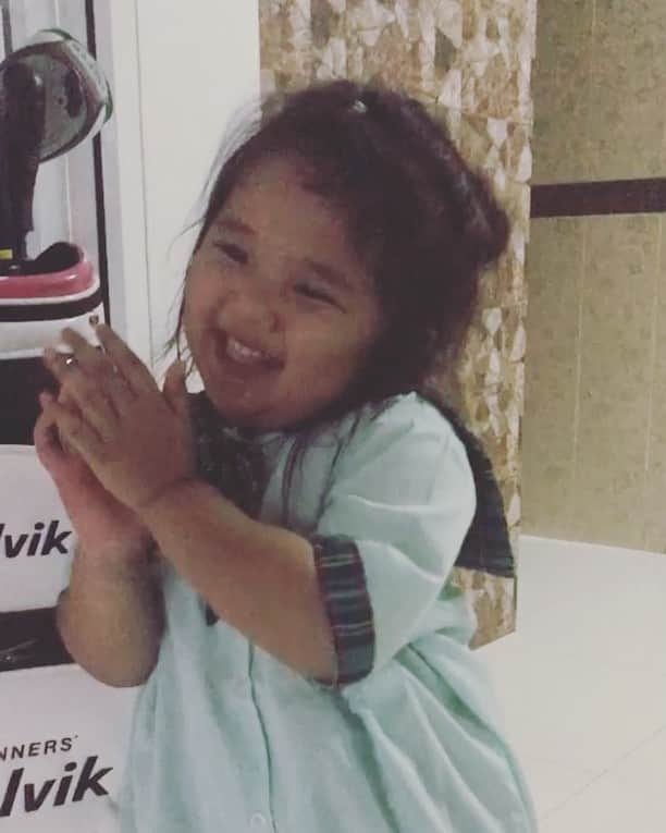ポーナノン・ファトラムのインスタグラム：「กำลังใจของน้าแหวน เยิฟยู❤️😃😘 #myhappiness #มายกำลังใจ #mybigsupporter」
