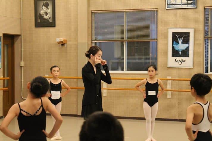 加治屋百合子さんのインスタグラム写真 - (加治屋百合子Instagram)「From my workshop at "Y.S.Ballet" in Osaka last week. Taught 12 classes in 3 days😆 Enjoyed all of them💕 Thank you for having me again❤️ 先週大阪の"Y.S.Ballet"で行われた講習会より。3日間で12クラス教えました😆どんどんレベルアップしていく生徒さんの姿を見て私もたくさんの刺激とパワーをもらうことが出来ました💪🏻 有難うございました💕  @y.s.b.company_school  #ballerina #ballerinalife #ballet #dance #love #teaching #workshop #osaka #japan #babyballerina」5月25日 12時00分 - yuriko_kajiya