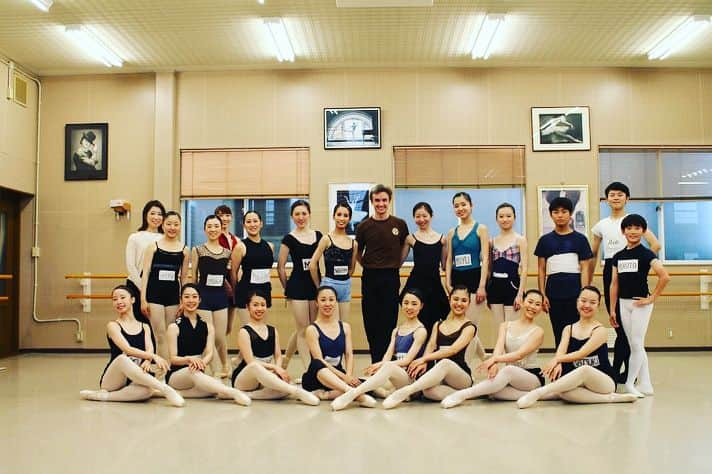 加治屋百合子さんのインスタグラム写真 - (加治屋百合子Instagram)「From my workshop at "Y.S.Ballet" in Osaka last week. Taught 12 classes in 3 days😆 Enjoyed all of them💕 Thank you for having me again❤️ 先週大阪の"Y.S.Ballet"で行われた講習会より。3日間で12クラス教えました😆どんどんレベルアップしていく生徒さんの姿を見て私もたくさんの刺激とパワーをもらうことが出来ました💪🏻 有難うございました💕  @y.s.b.company_school  #ballerina #ballerinalife #ballet #dance #love #teaching #workshop #osaka #japan #babyballerina」5月25日 12時00分 - yuriko_kajiya