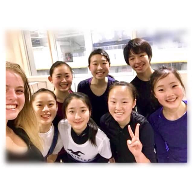 青木祐奈のインスタグラム：「. 🇨🇿×🇯🇵 . JGPオストラバ以来かな??? 可愛すぎ😆💕 . She is very cute💓 . #skate #🇨🇿」