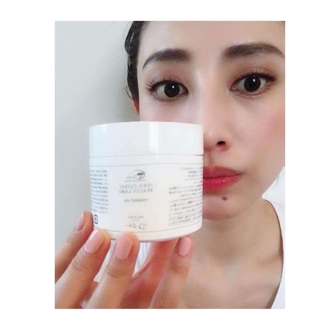 島村まみのインスタグラム：「最近お気に入りの化粧品✨ドクター石井の#ファーメントジェル （鎮静保湿ジェル）肌を健やかに保てます✨  #肌荒れ知らず#バリア機能アップ#発酵液#フィンギーマスク#THEFINGGY #drishii」