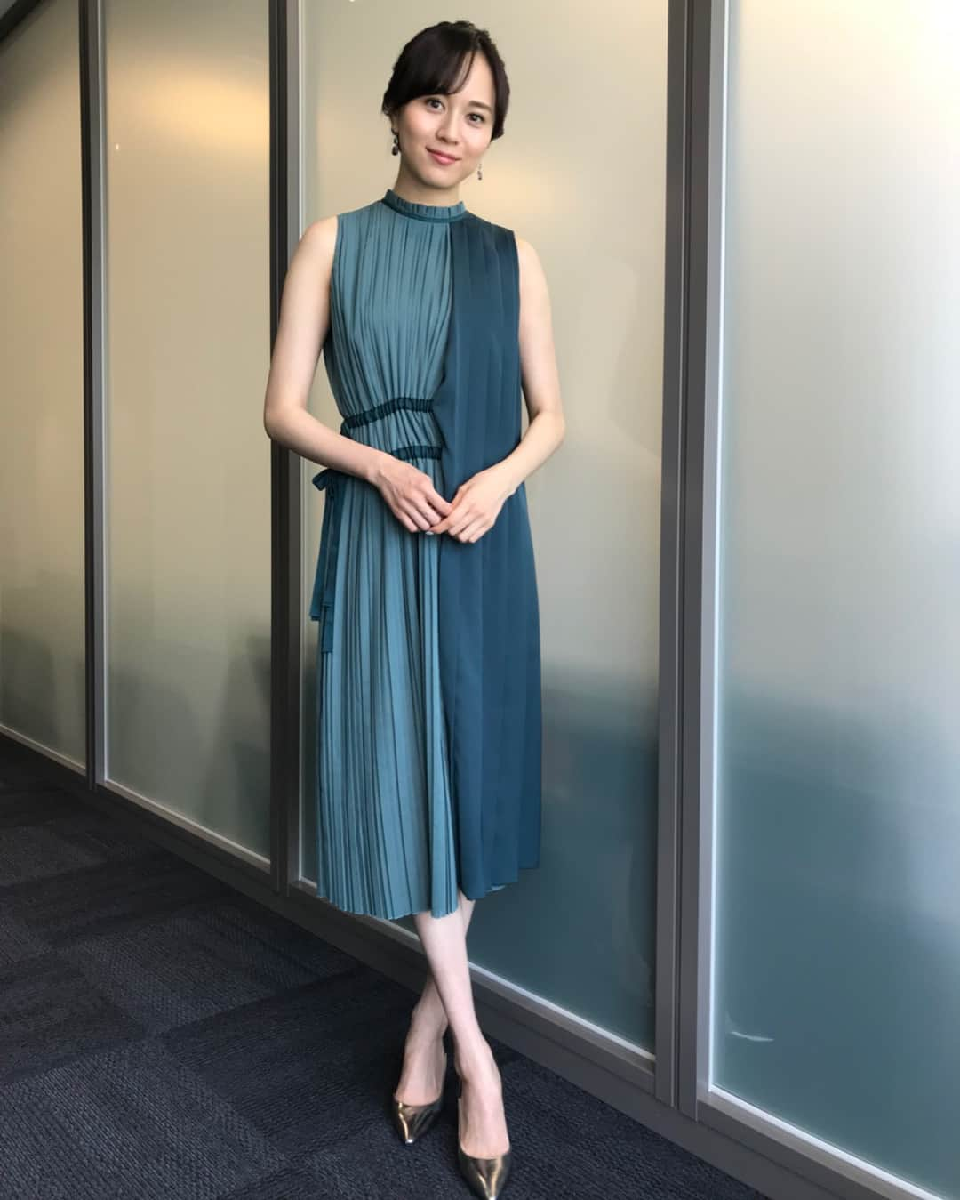 比嘉愛未さんのインスタグラム写真 - (比嘉愛未Instagram)「ワンピース👗 @united_tokyo アクセサリー💍 @mariha_official またね沖縄🌺」5月25日 22時12分 - higa_manami