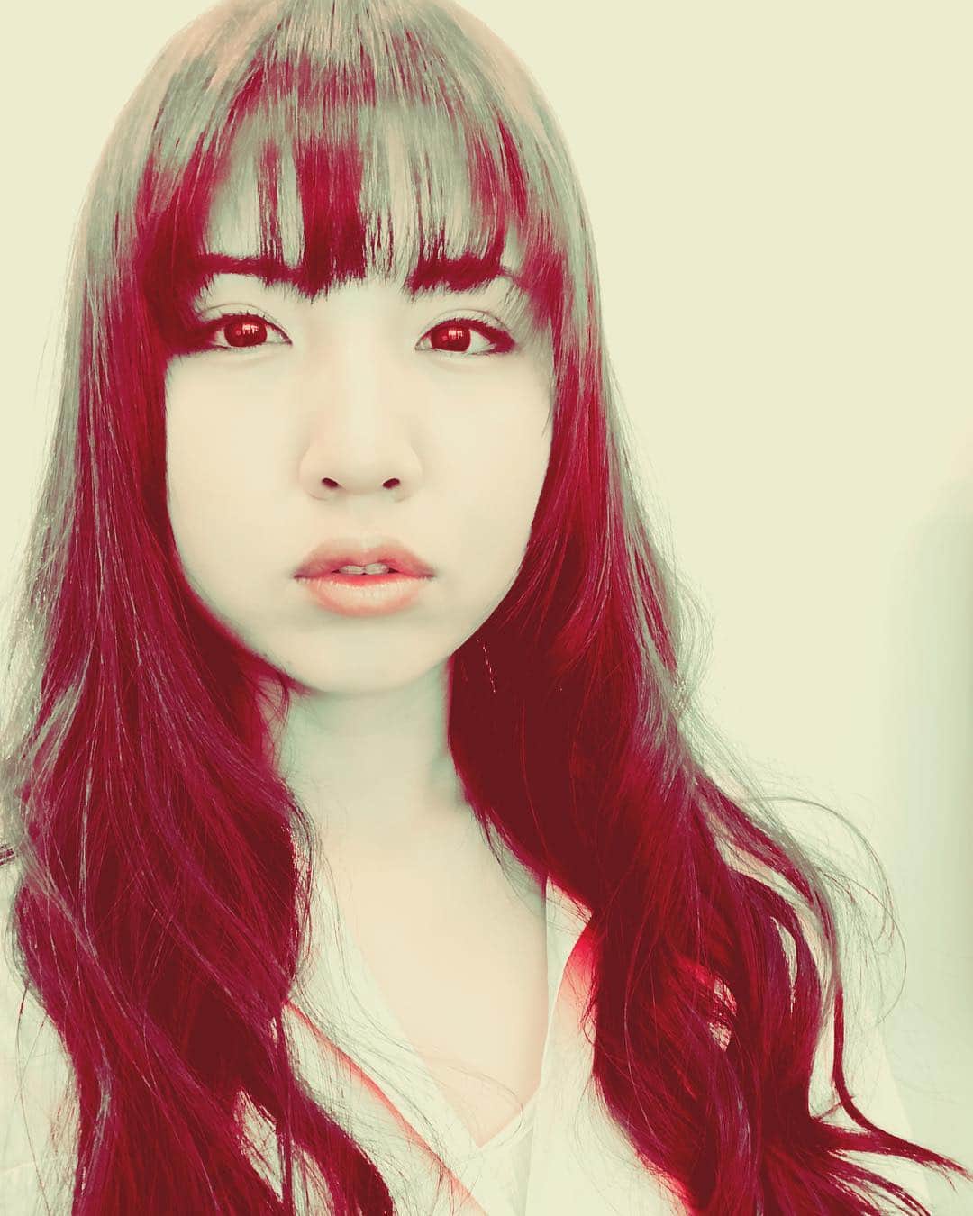 阿部真央のインスタグラム：「ファンクラブ「あべまにあ」ブログ更新しました。飛びすぎ写真！おやすみ！」