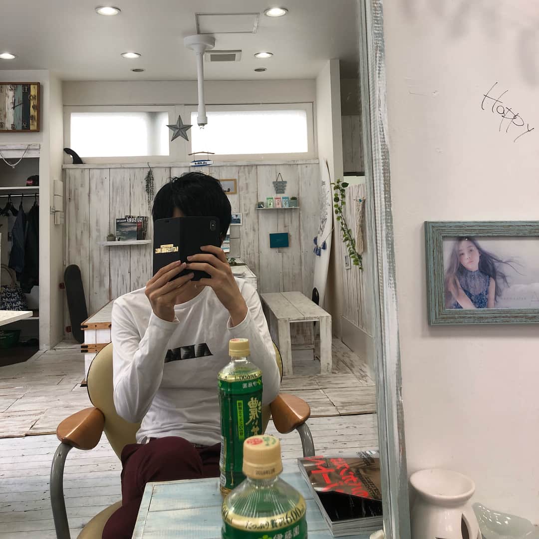 アジ吉さんのインスタグラム写真 - (アジ吉Instagram)「2ヶ月ぶりに散髪✂︎ 黒髪に戻した🤓」5月25日 15時13分 - ajikichi2525