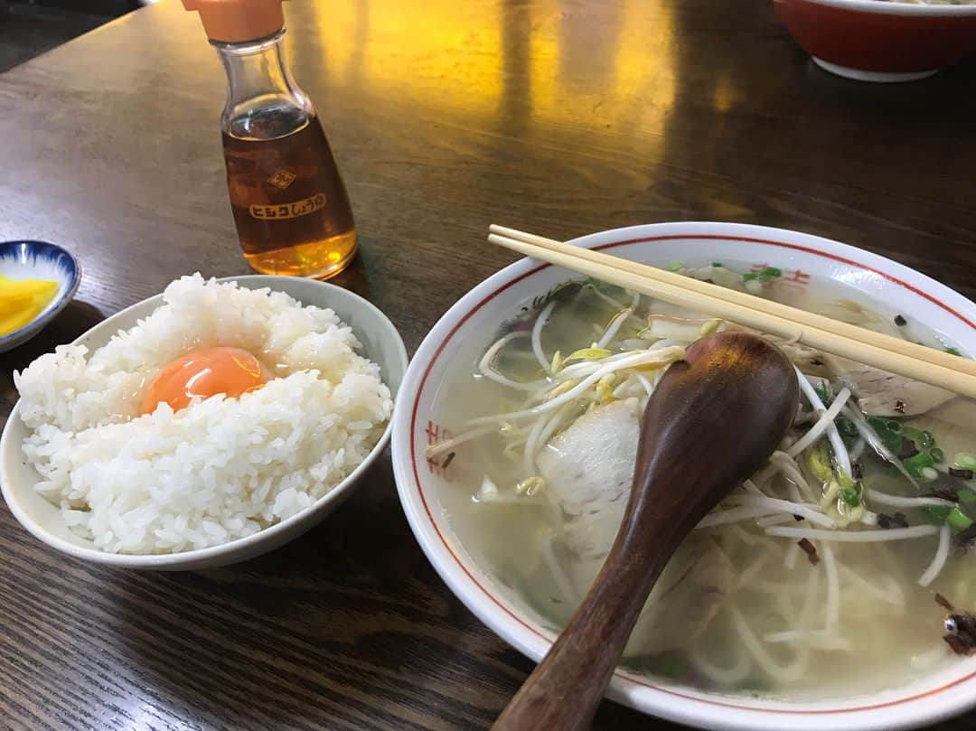 じろうさんのインスタグラム写真 - (じろうInstagram)「勝手に豚骨系想像してたけど超あっさりラーメンだった。美味しかったよ、おじさんおばさん。」5月25日 15時24分 - sissonne_jiro