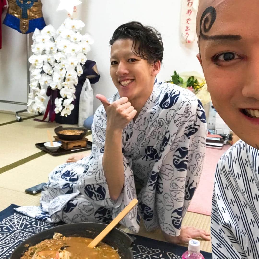 中村隼人さんのインスタグラム写真 - (中村隼人Instagram)「昼公演終了💡 夜の部に向けて、味噌煮込みうどんを食べてまったり😋✨ #ワンピース歌舞伎 #名古屋名物 #尾上右近 #中村隼人」5月25日 15時31分 - 1130_nakamurahayato