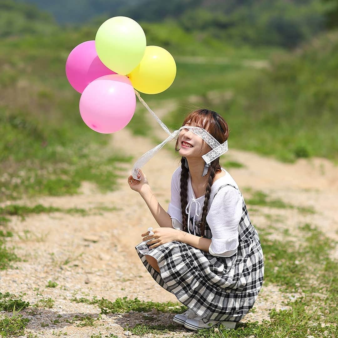 Photographer_善甫(선보)さんのインスタグラム写真 - (Photographer_善甫(선보)Instagram)「어린시절엔 풍선을 타고 날아가는 예쁜 꿈도 꾸었지 🌈🎈 @u_star12 . . #풍선 #예쁜꿈 #일반인모델 #컨셉쵤영 #개인화보 #lovely #소녀 #촬영문의 #인물사진 #girl #gorgeous #attractive #photo #foto #少女 #写真 #人物 #korea #프로필 #인생사진 #모델신청 #모델지원 #촬영신청 #영암 #광주 #광주광역시」5月25日 17時45分 - sunbostyle