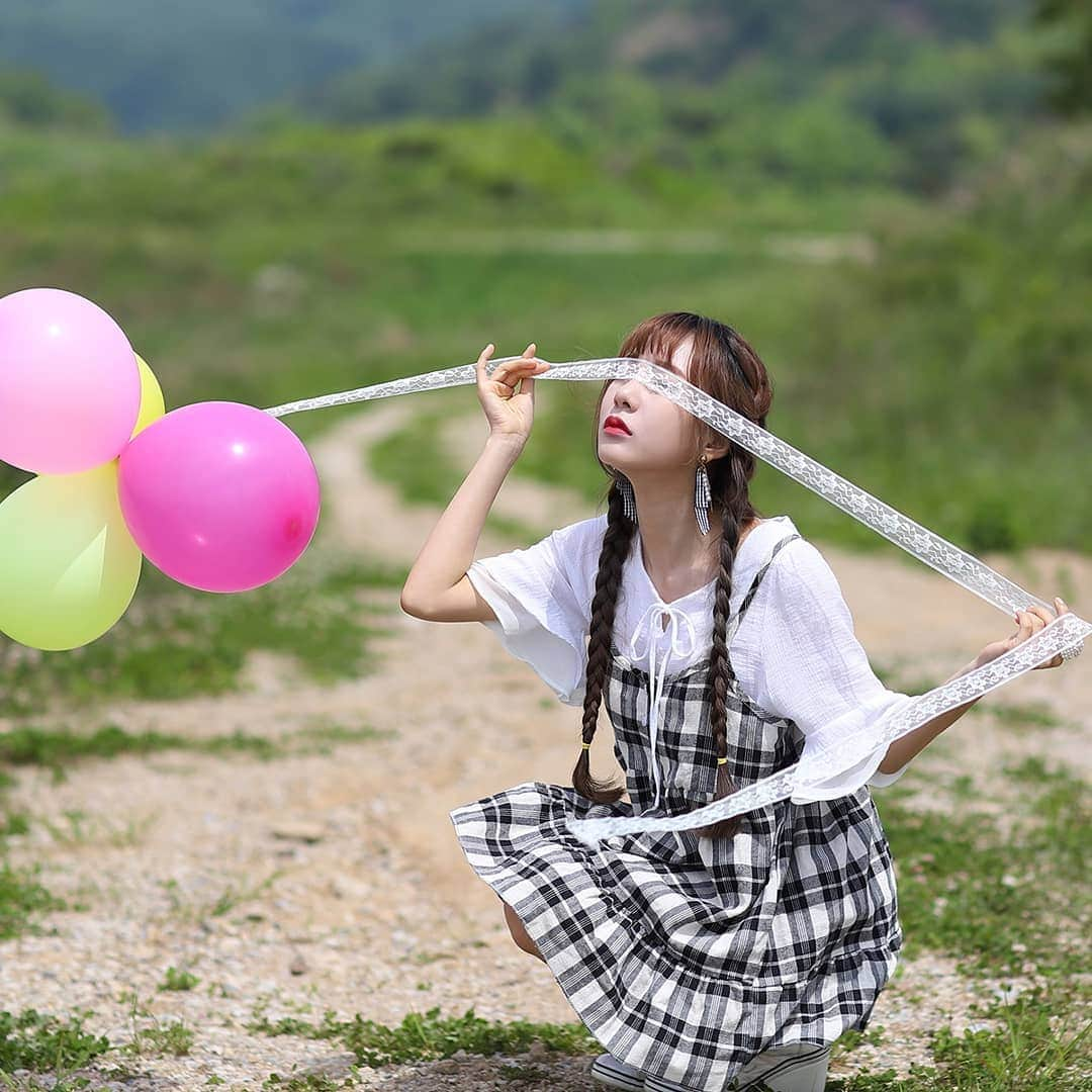 Photographer_善甫(선보)さんのインスタグラム写真 - (Photographer_善甫(선보)Instagram)「어린시절엔 풍선을 타고 날아가는 예쁜 꿈도 꾸었지 🌈🎈 @u_star12 . . #풍선 #예쁜꿈 #일반인모델 #컨셉쵤영 #개인화보 #lovely #소녀 #촬영문의 #인물사진 #girl #gorgeous #attractive #photo #foto #少女 #写真 #人物 #korea #프로필 #인생사진 #모델신청 #모델지원 #촬영신청 #영암 #광주 #광주광역시」5月25日 17時45分 - sunbostyle