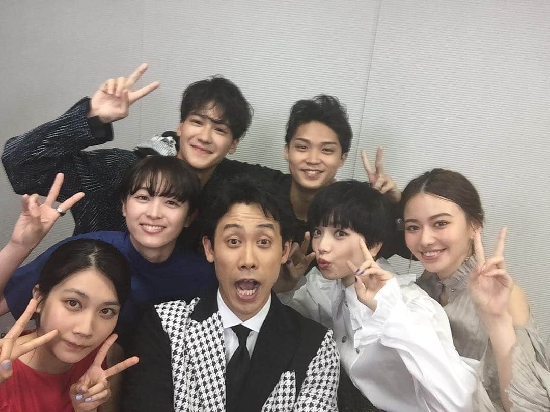 映画『恋は雨上がりのように』のインスタグラム：「＼💙本日公開💙／ . 『恋は雨上がりのように』公開カウントダウン✨ . 劇場でお待ちしております！ . #店長初の自撮り #恋雨 #恋は雨上がりのように #小松菜奈  #大泉洋 #清野菜名  #磯村勇斗  #葉山奨之 #松本穂香  #山本舞香」